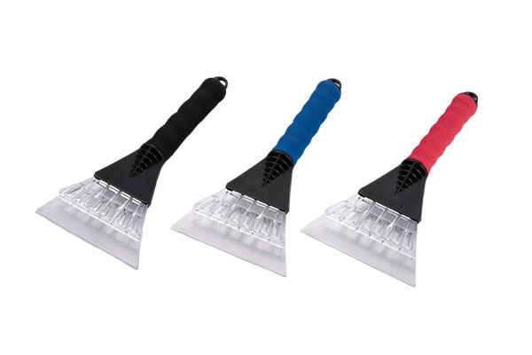 How can Silicone Grip Small Snow Shovel be a good helper for family winter travel?